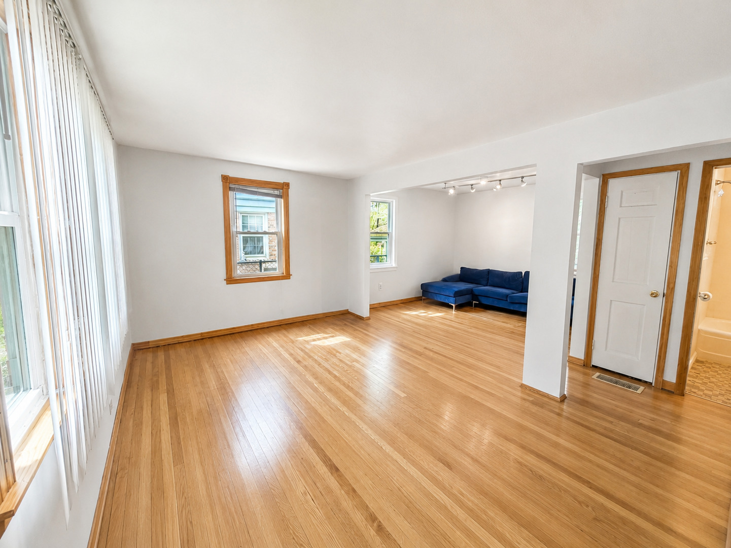 18009 Commercial Avenue, Lansing, IL 60438