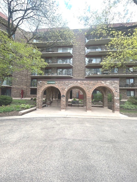 111 S Baybrook Drive #404, Palatine, IL 60074