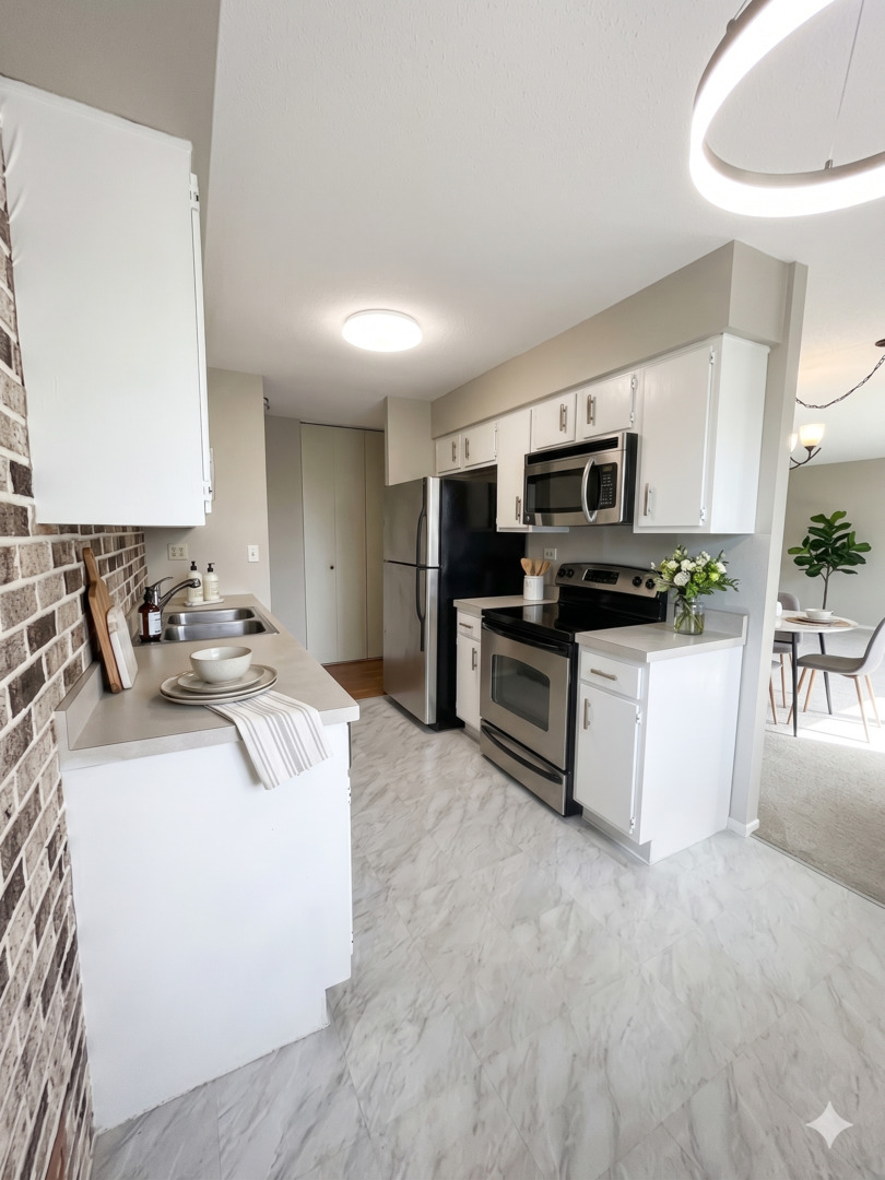 111 S Baybrook Drive #404, Palatine, IL 60074