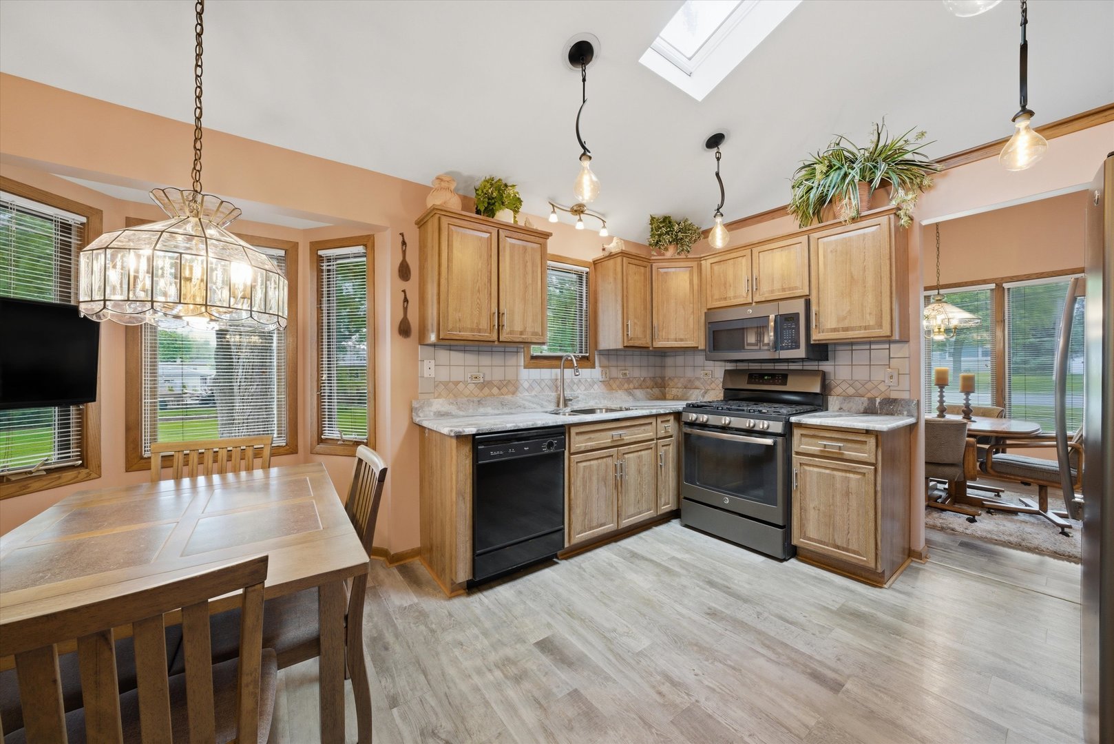 15415 LARAMIE Avenue, Oak Forest, IL 60452