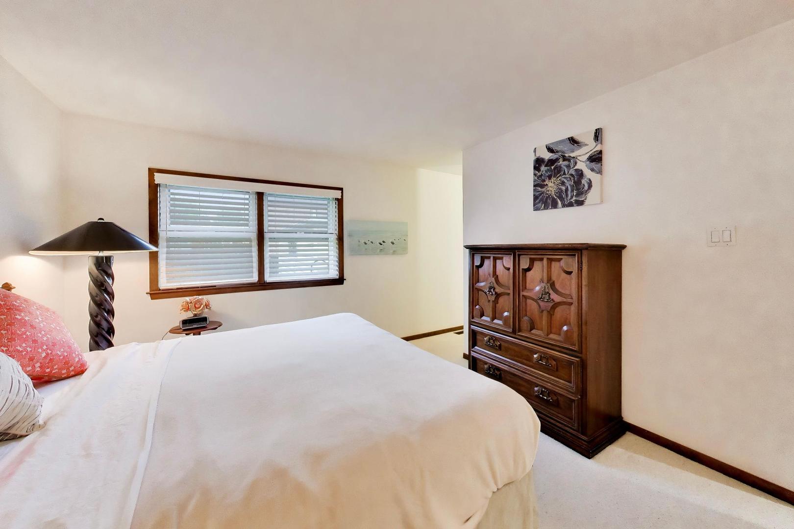 8332 N Oketo Avenue, Niles, IL 60714