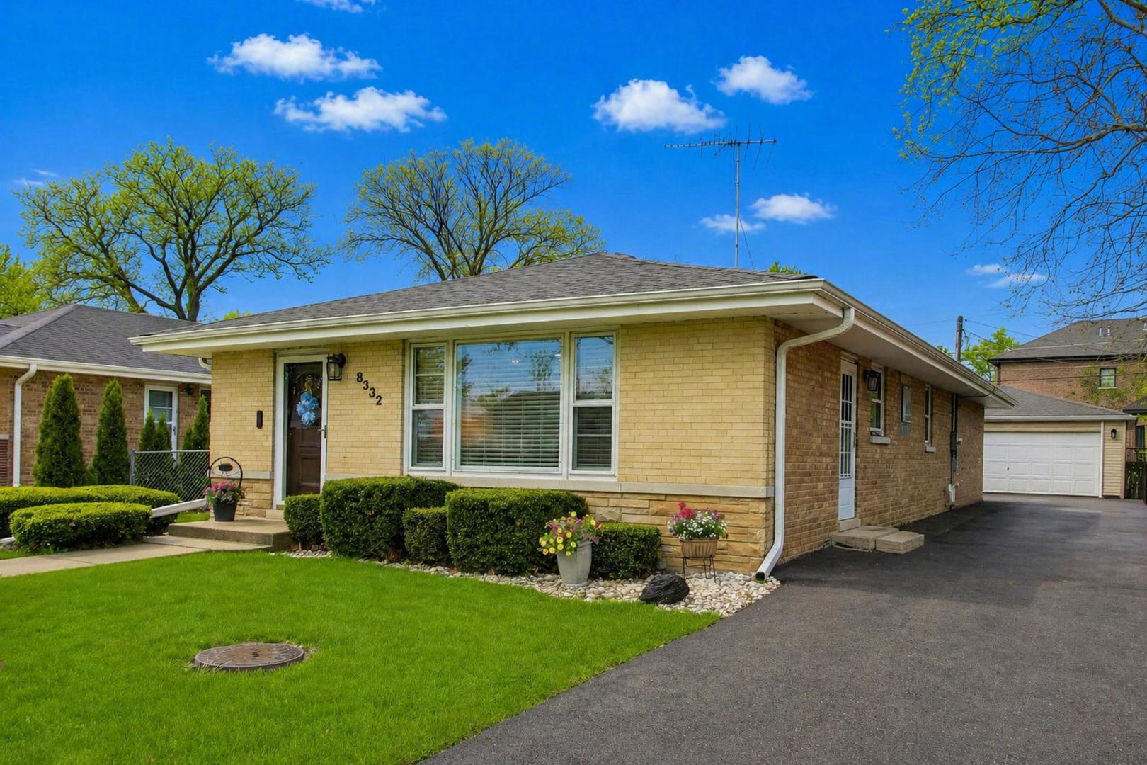 8332 N Oketo Avenue, Niles, IL 60714