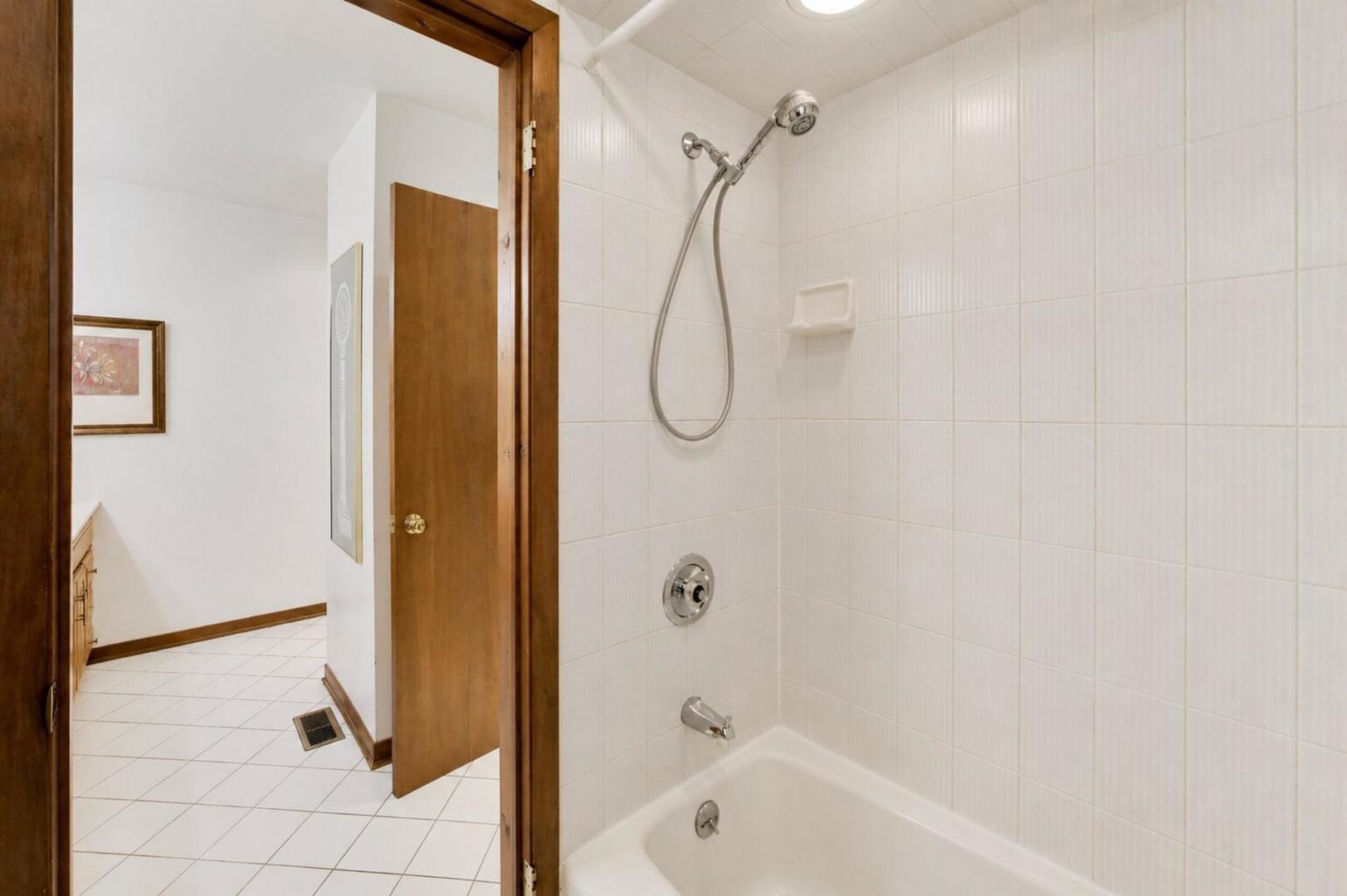 8332 N Oketo Avenue, Niles, IL 60714