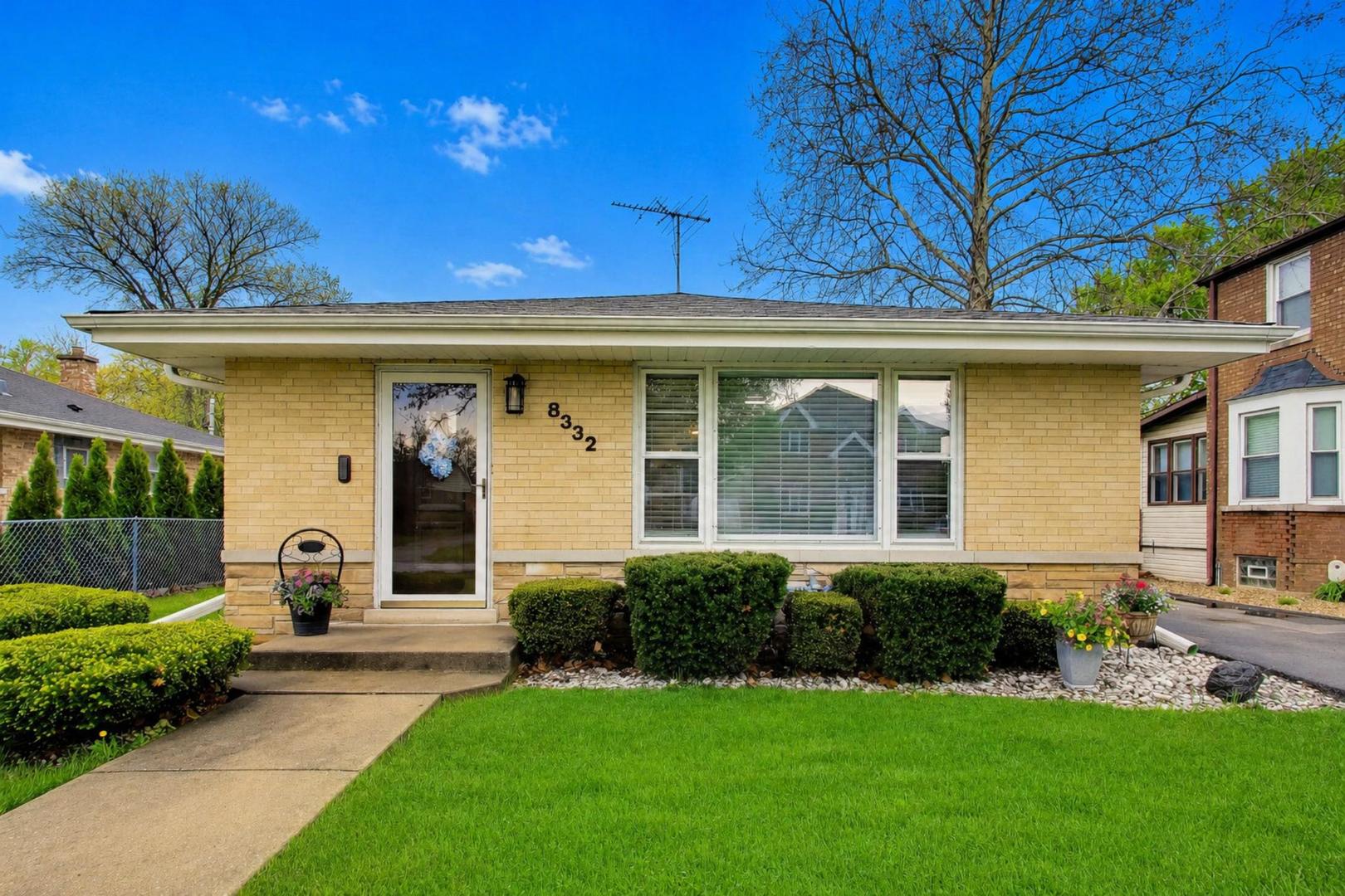8332 N Oketo Avenue, Niles, IL 60714