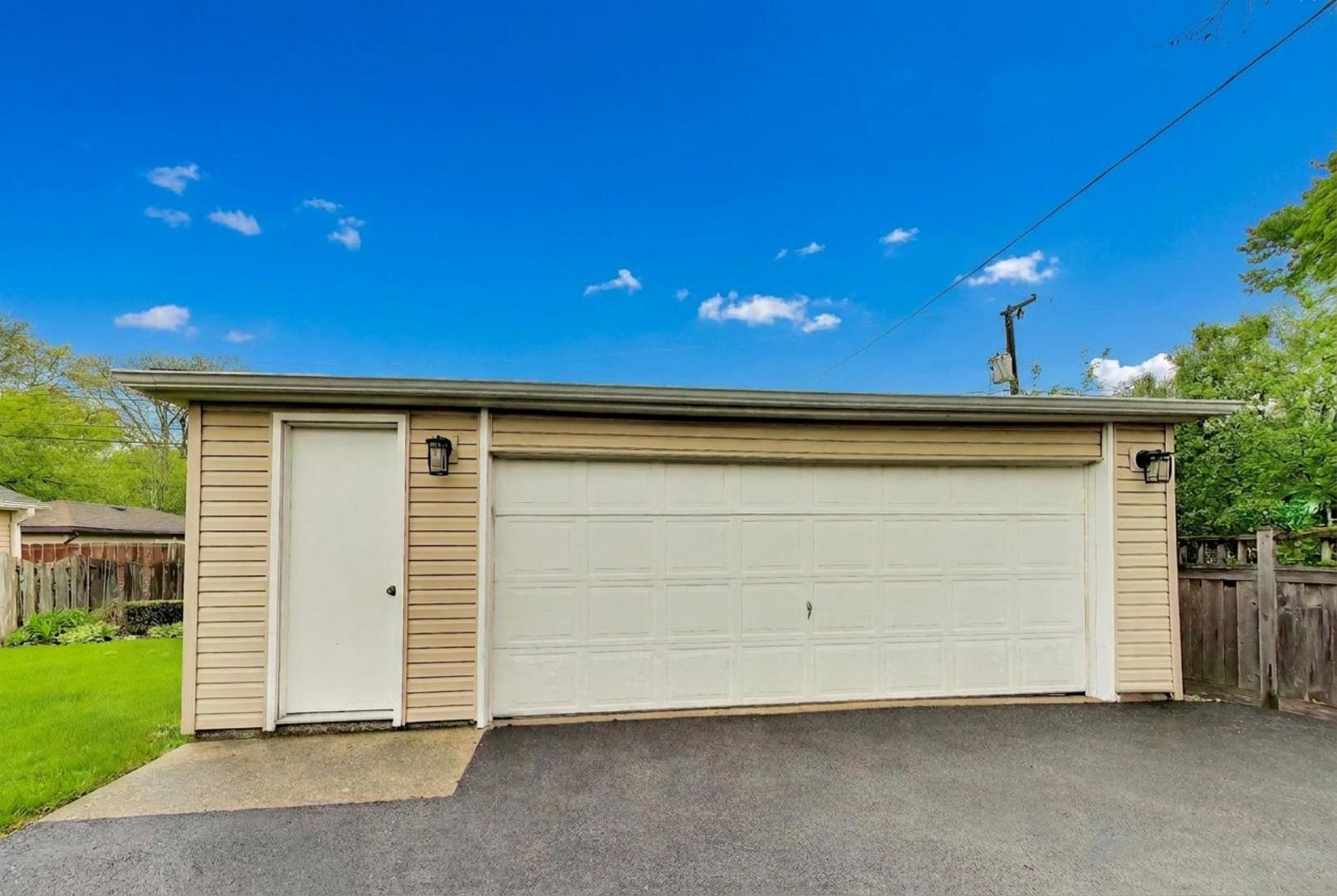 8332 N Oketo Avenue, Niles, IL 60714