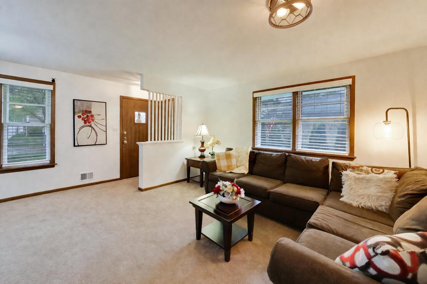 8332 N Oketo Avenue, Niles, IL 60714