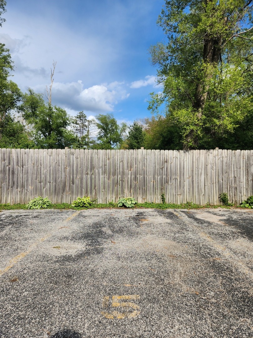 5631 6th Avenue #2C, Countryside, IL 60525