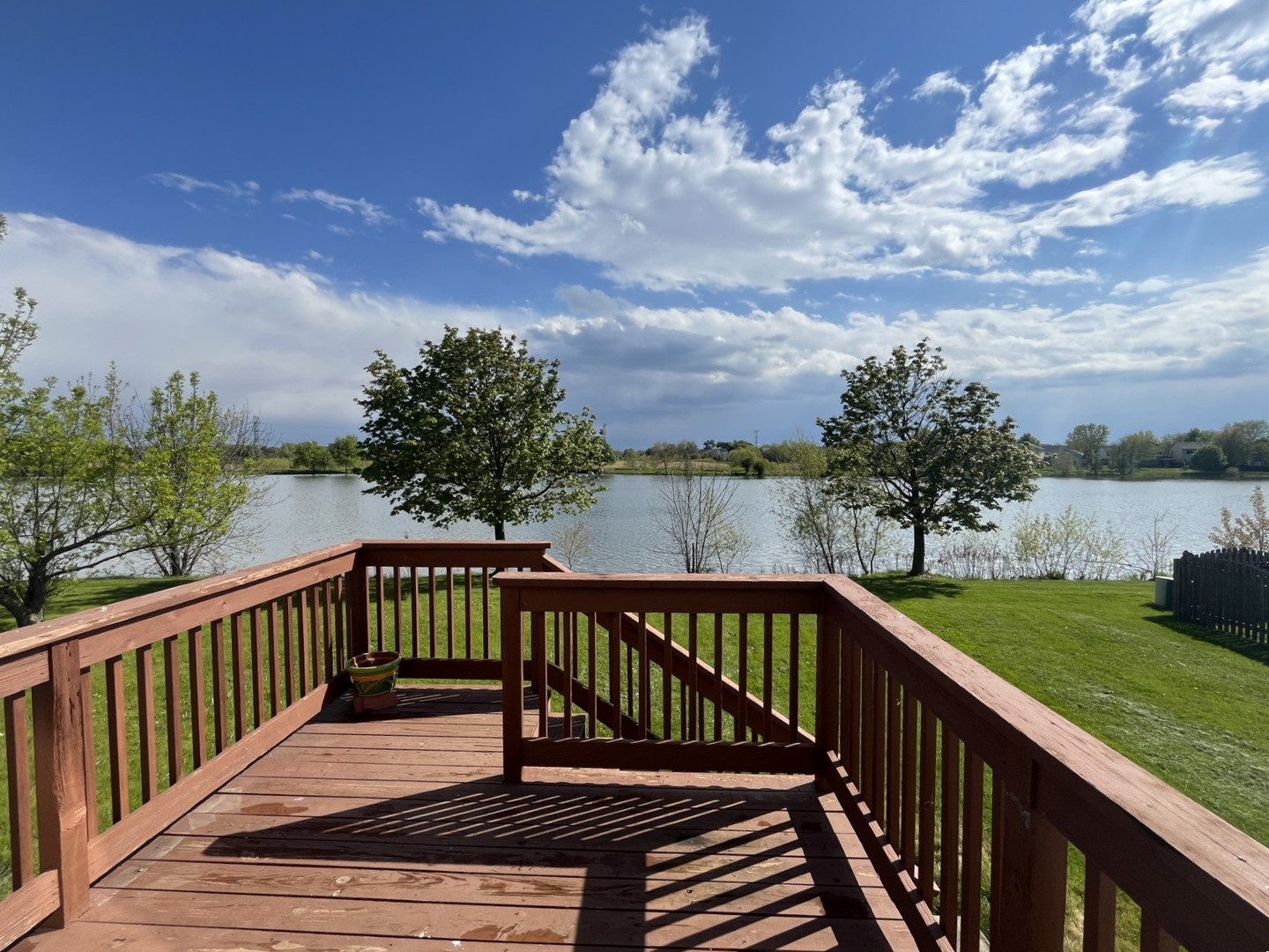 337 W CALDWELL Drive, Round Lake, IL 60073
