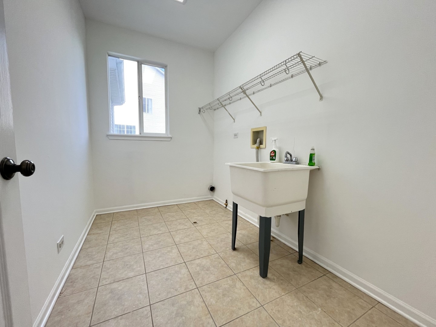 337 W CALDWELL Drive, Round Lake, IL 60073