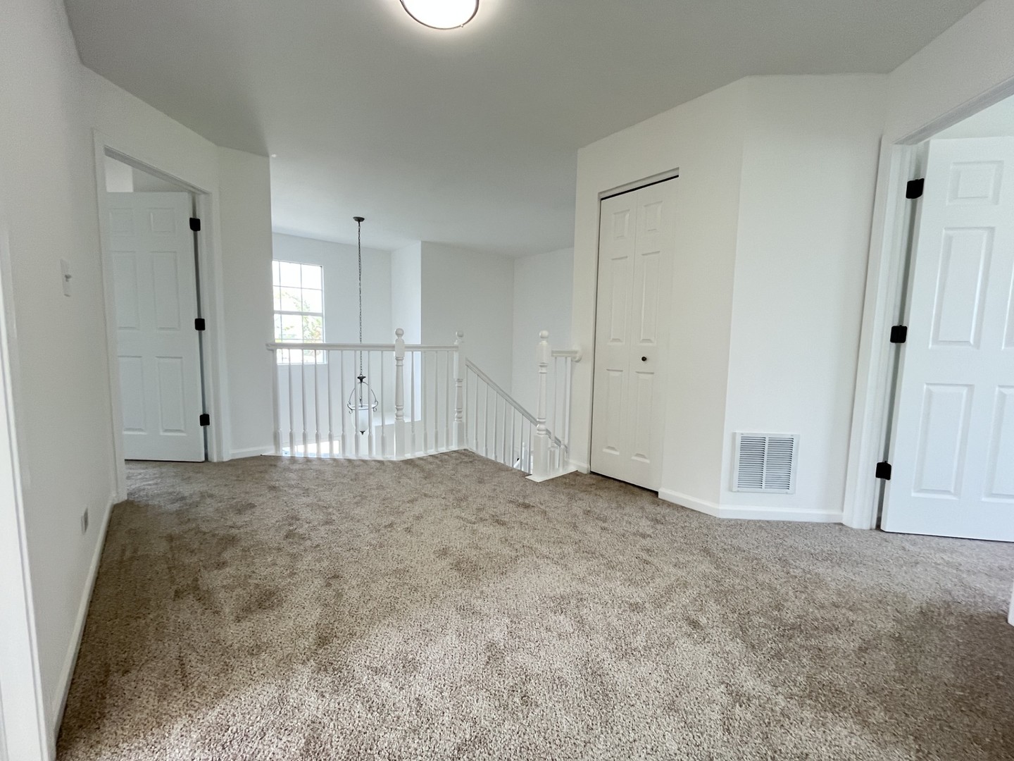337 W CALDWELL Drive, Round Lake, IL 60073