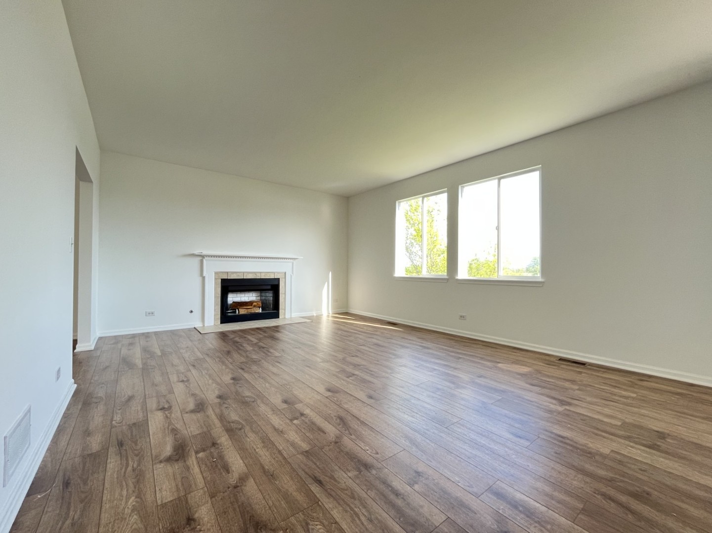 337 W CALDWELL Drive, Round Lake, IL 60073