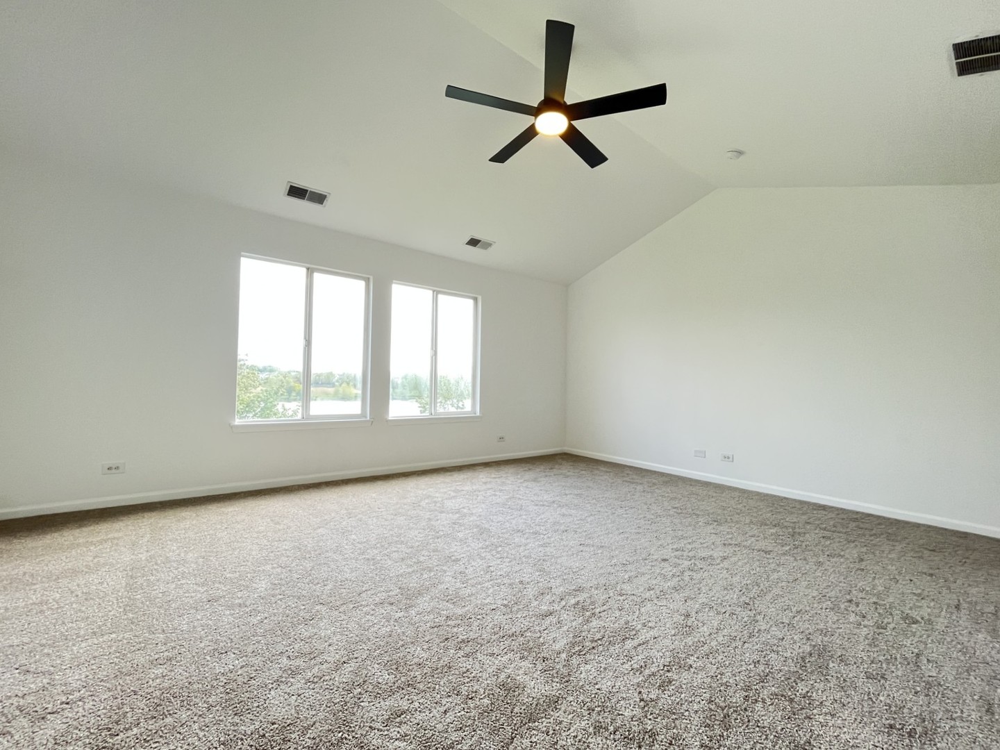 337 W CALDWELL Drive, Round Lake, IL 60073