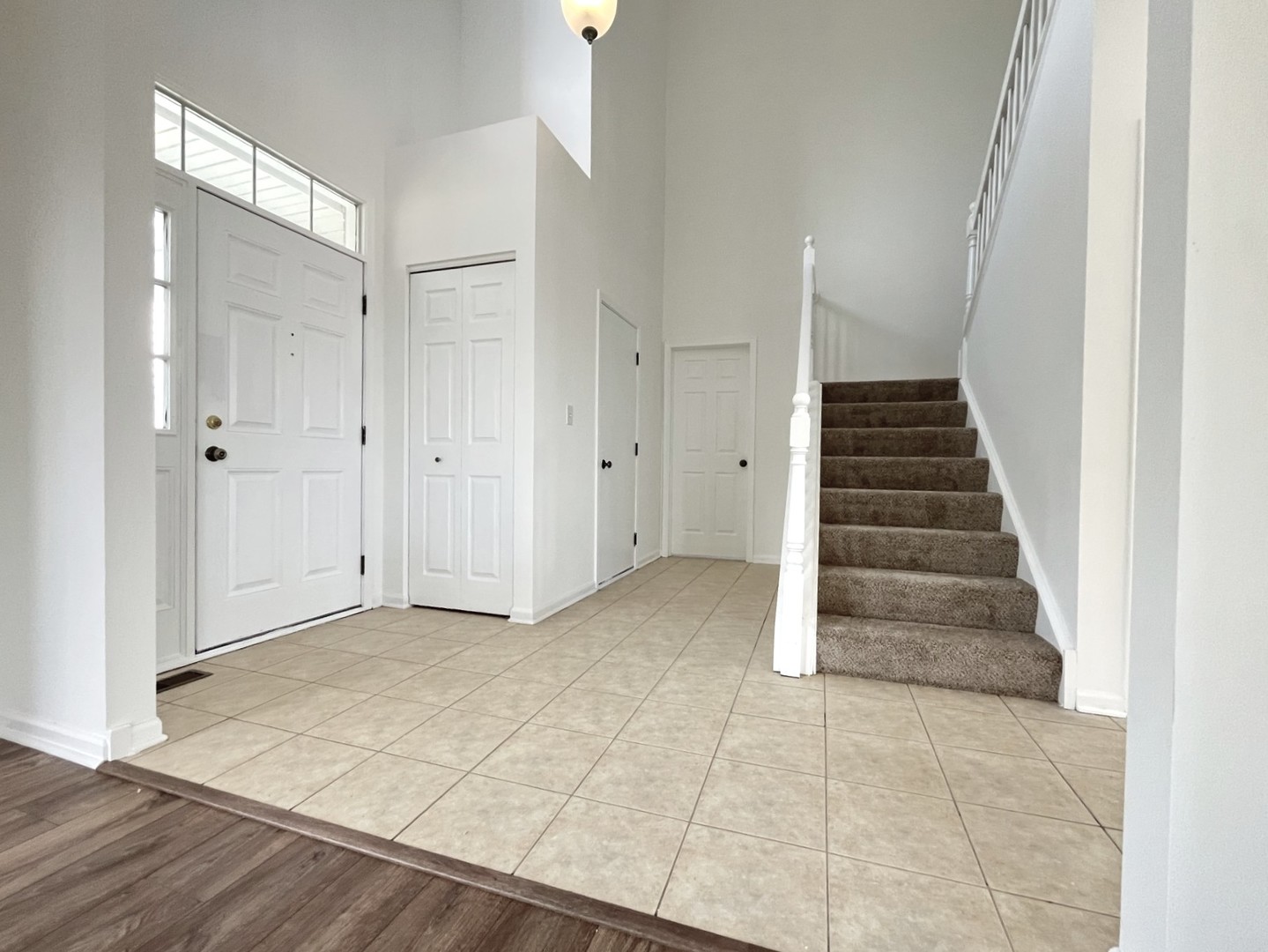 337 W CALDWELL Drive, Round Lake, IL 60073