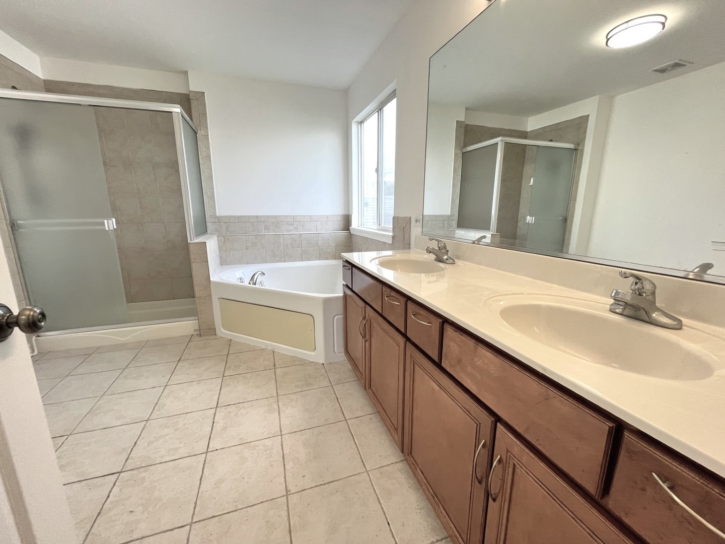 337 W CALDWELL Drive, Round Lake, IL 60073