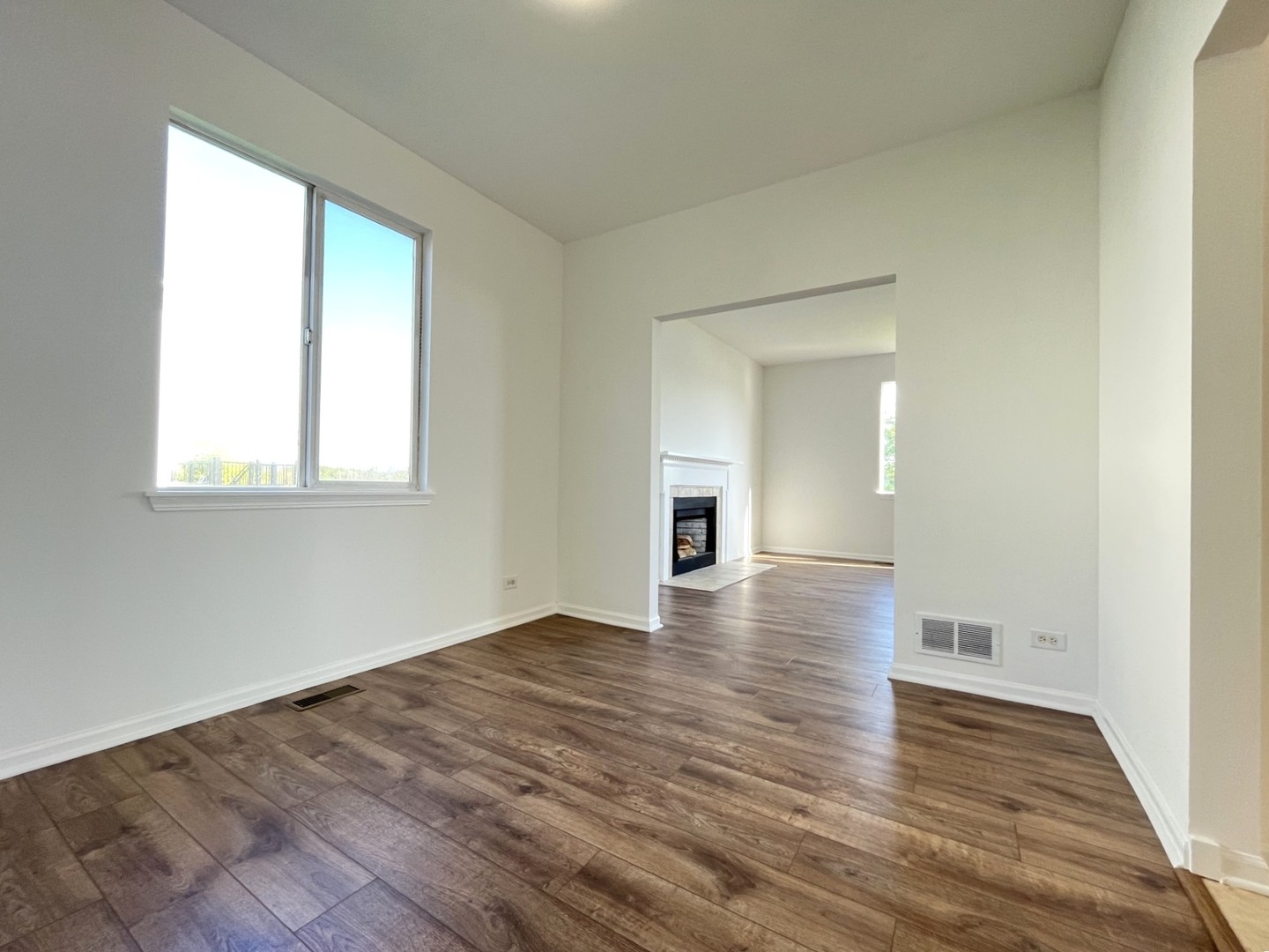 337 W CALDWELL Drive, Round Lake, IL 60073