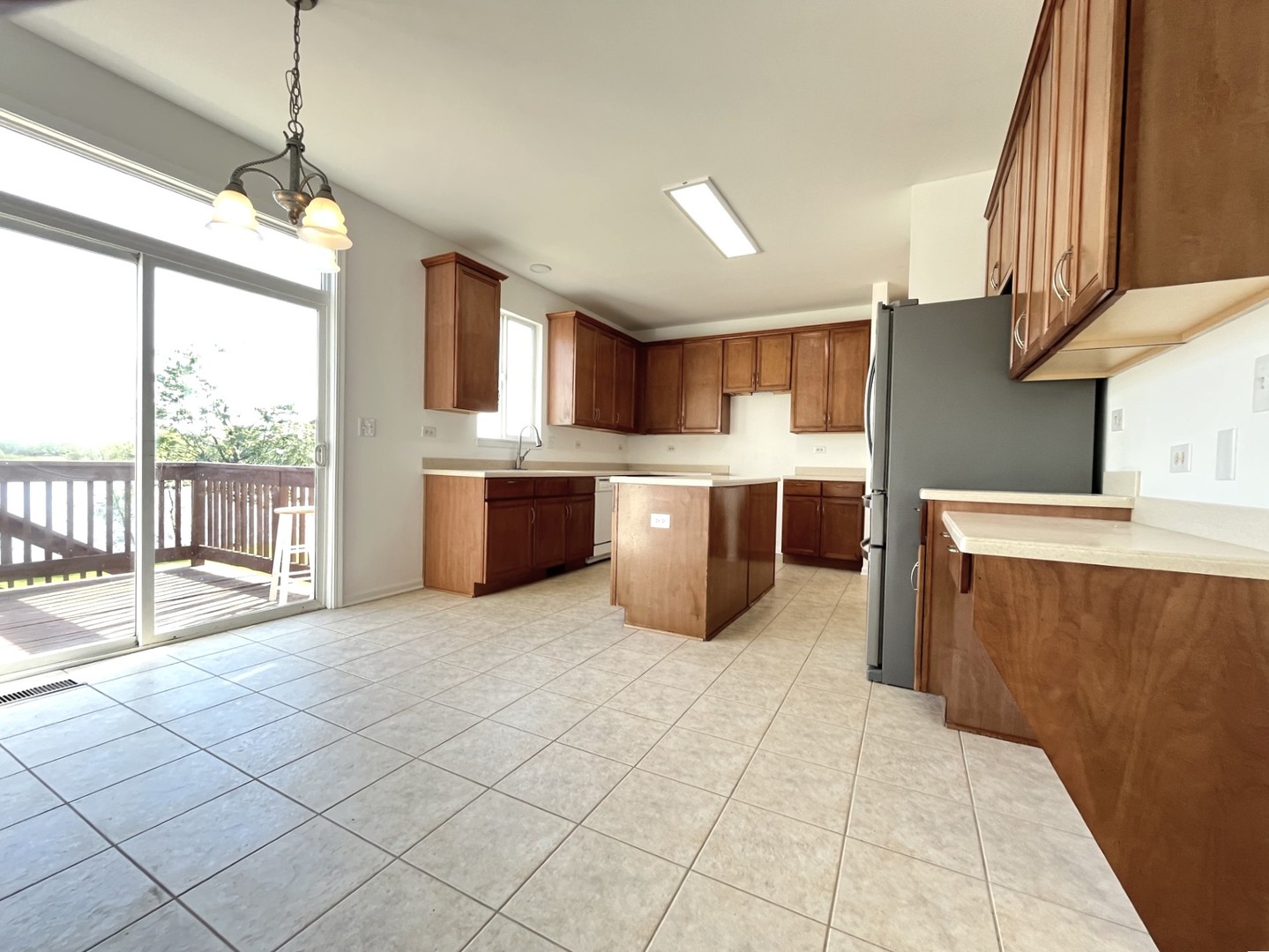 337 W CALDWELL Drive, Round Lake, IL 60073