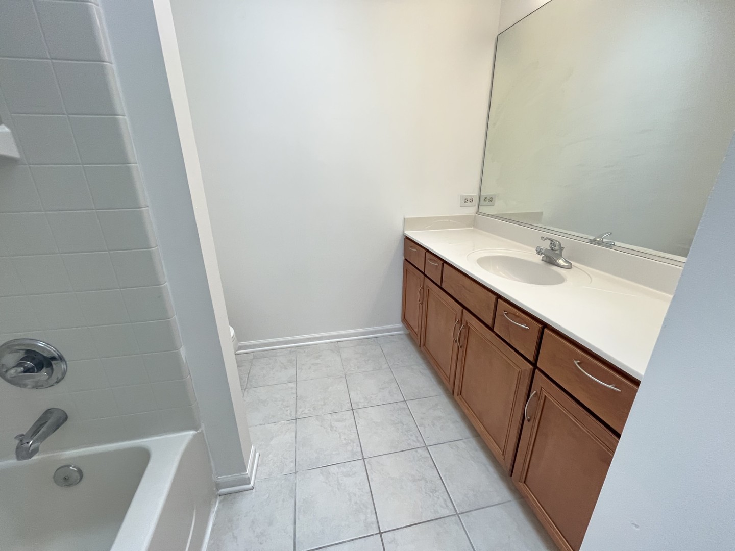 337 W CALDWELL Drive, Round Lake, IL 60073