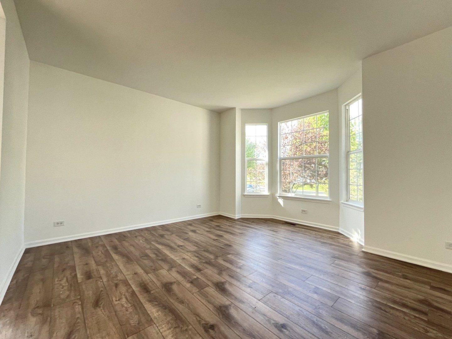 337 W CALDWELL Drive, Round Lake, IL 60073