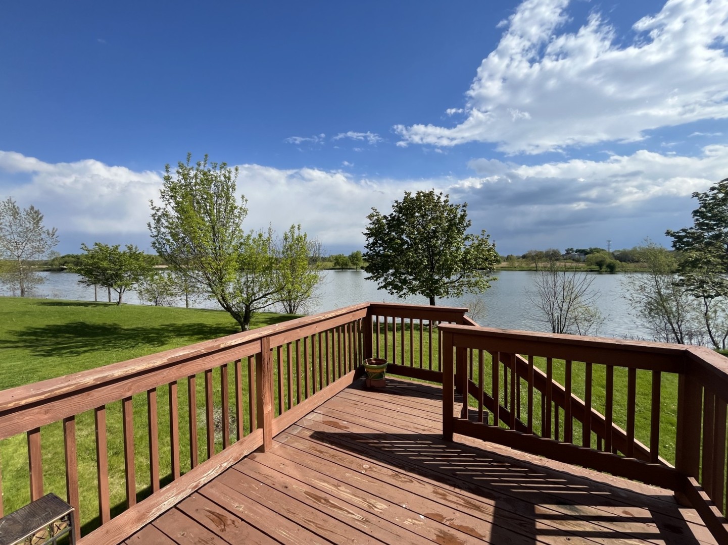 337 W CALDWELL Drive, Round Lake, IL 60073