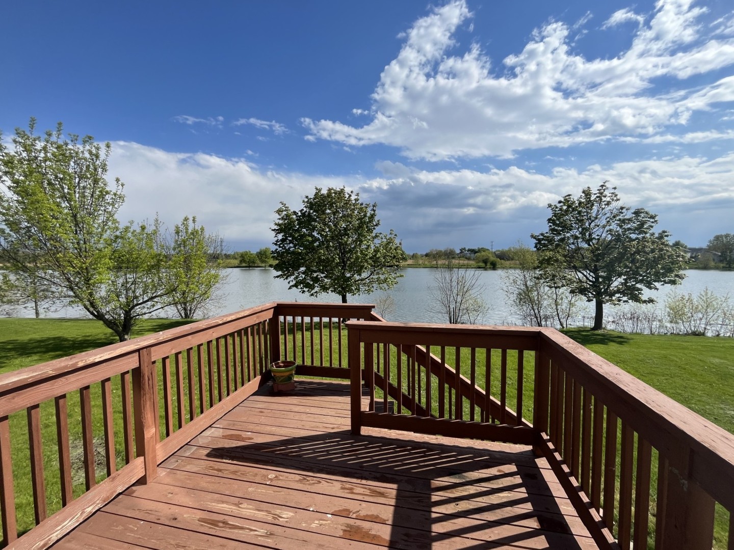 337 W CALDWELL Drive, Round Lake, IL 60073