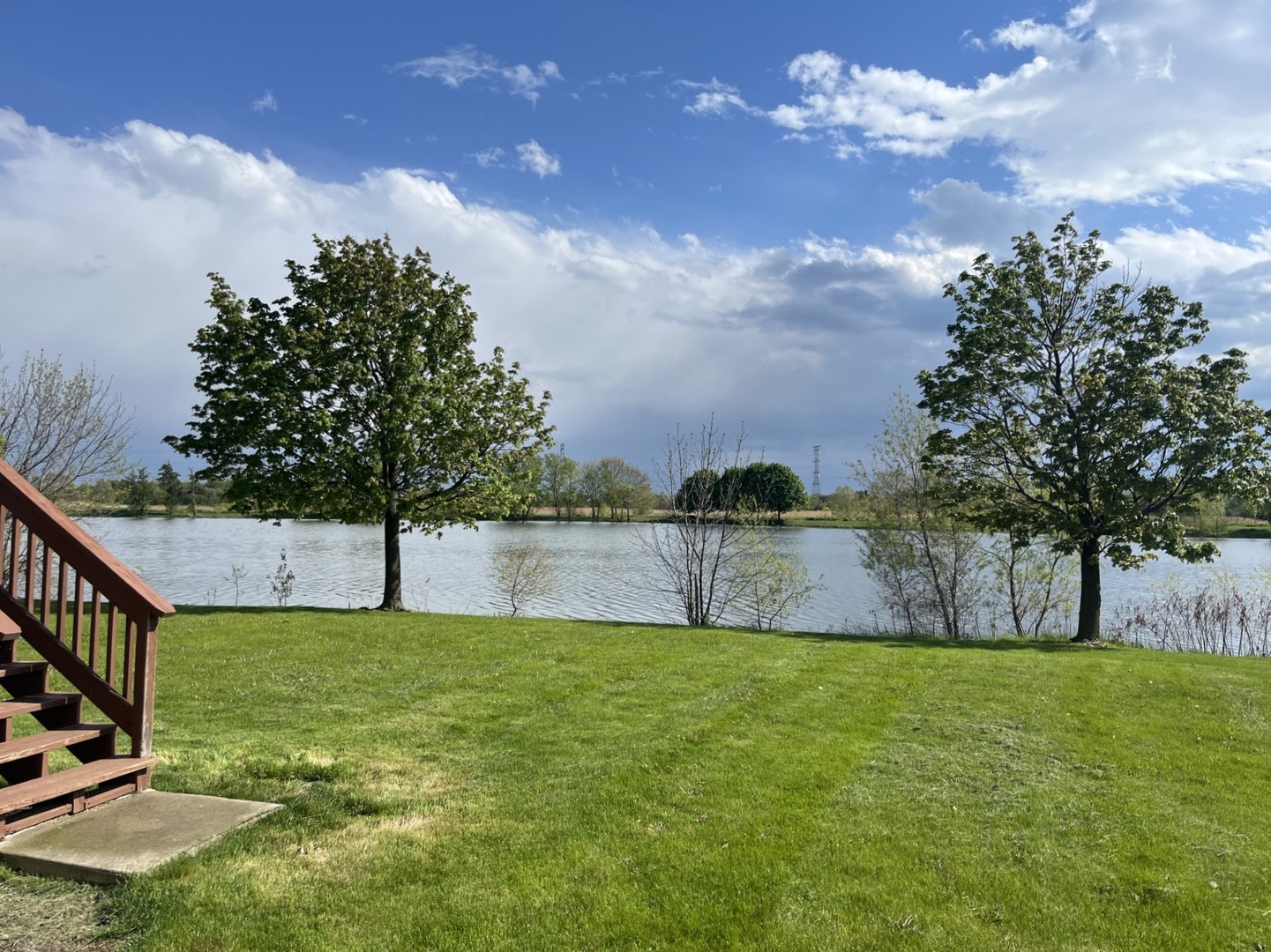 337 W CALDWELL Drive, Round Lake, IL 60073