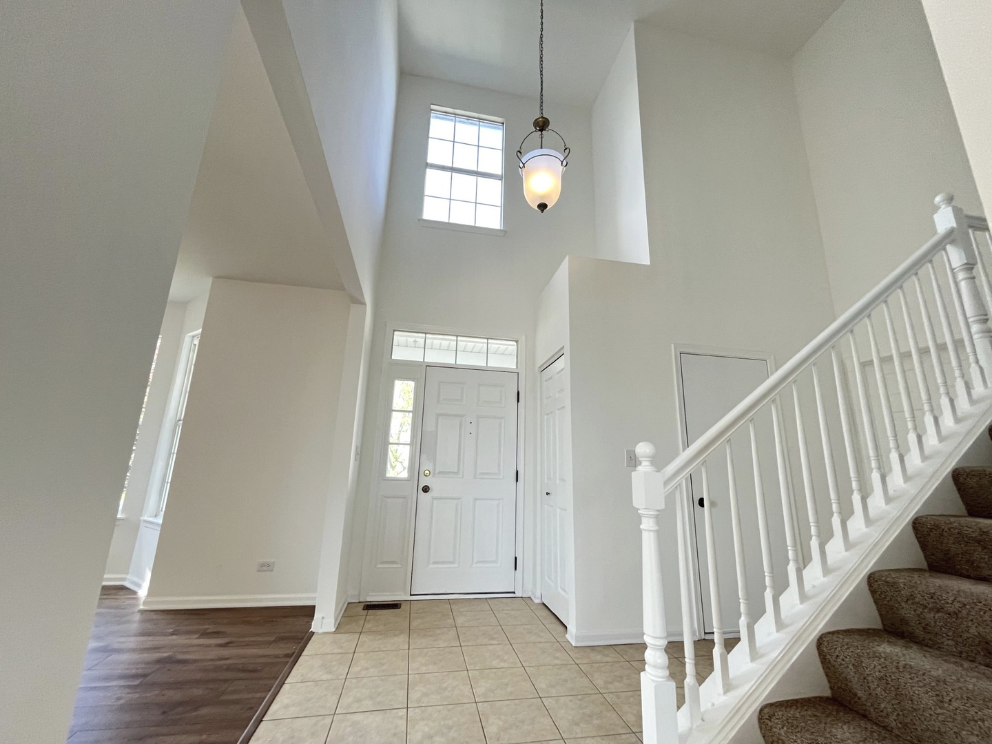 337 W CALDWELL Drive, Round Lake, IL 60073