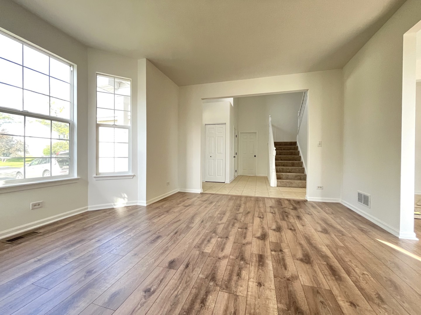 337 W CALDWELL Drive, Round Lake, IL 60073