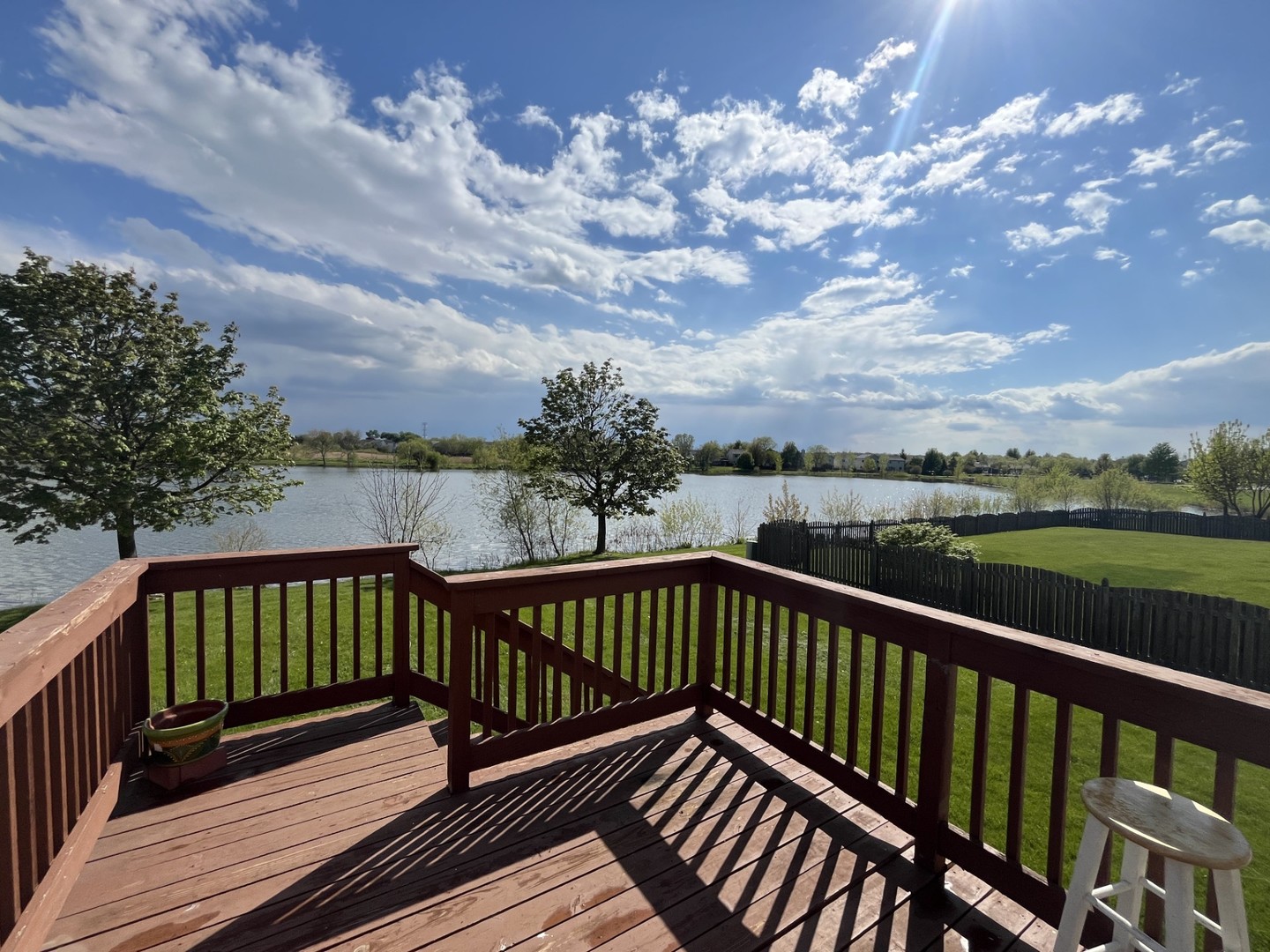 337 W CALDWELL Drive, Round Lake, IL 60073