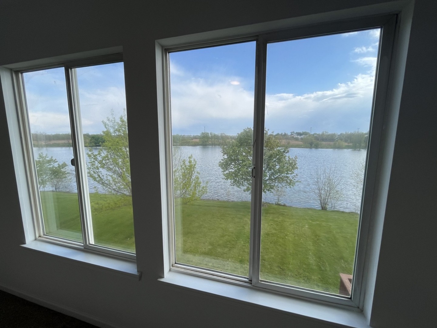 337 W CALDWELL Drive, Round Lake, IL 60073