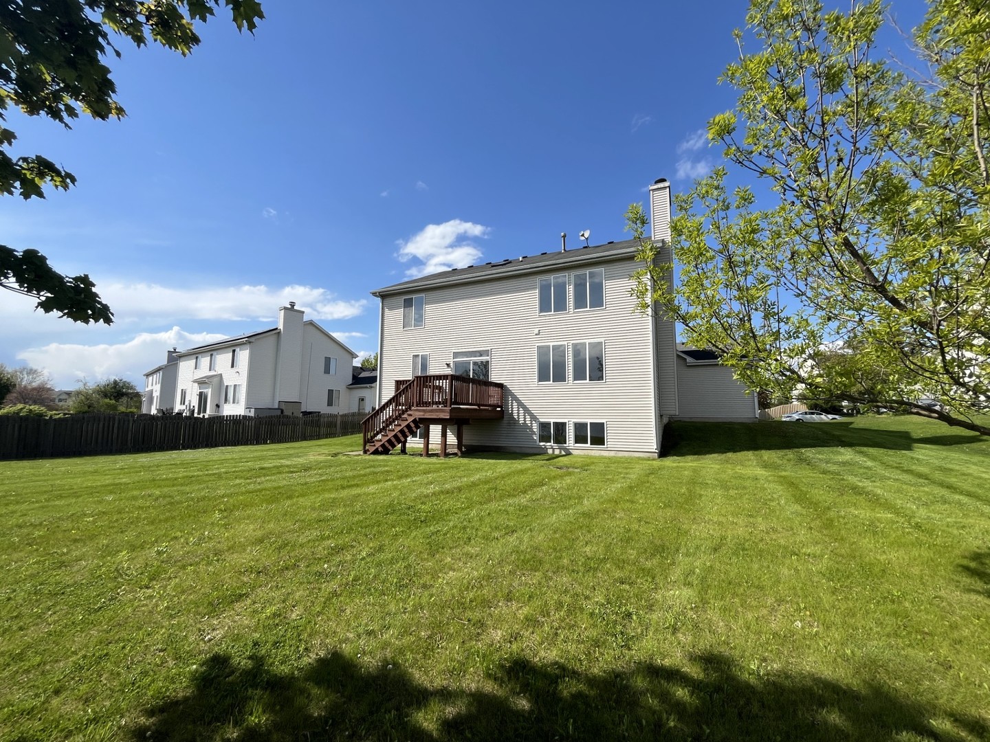 337 W CALDWELL Drive, Round Lake, IL 60073