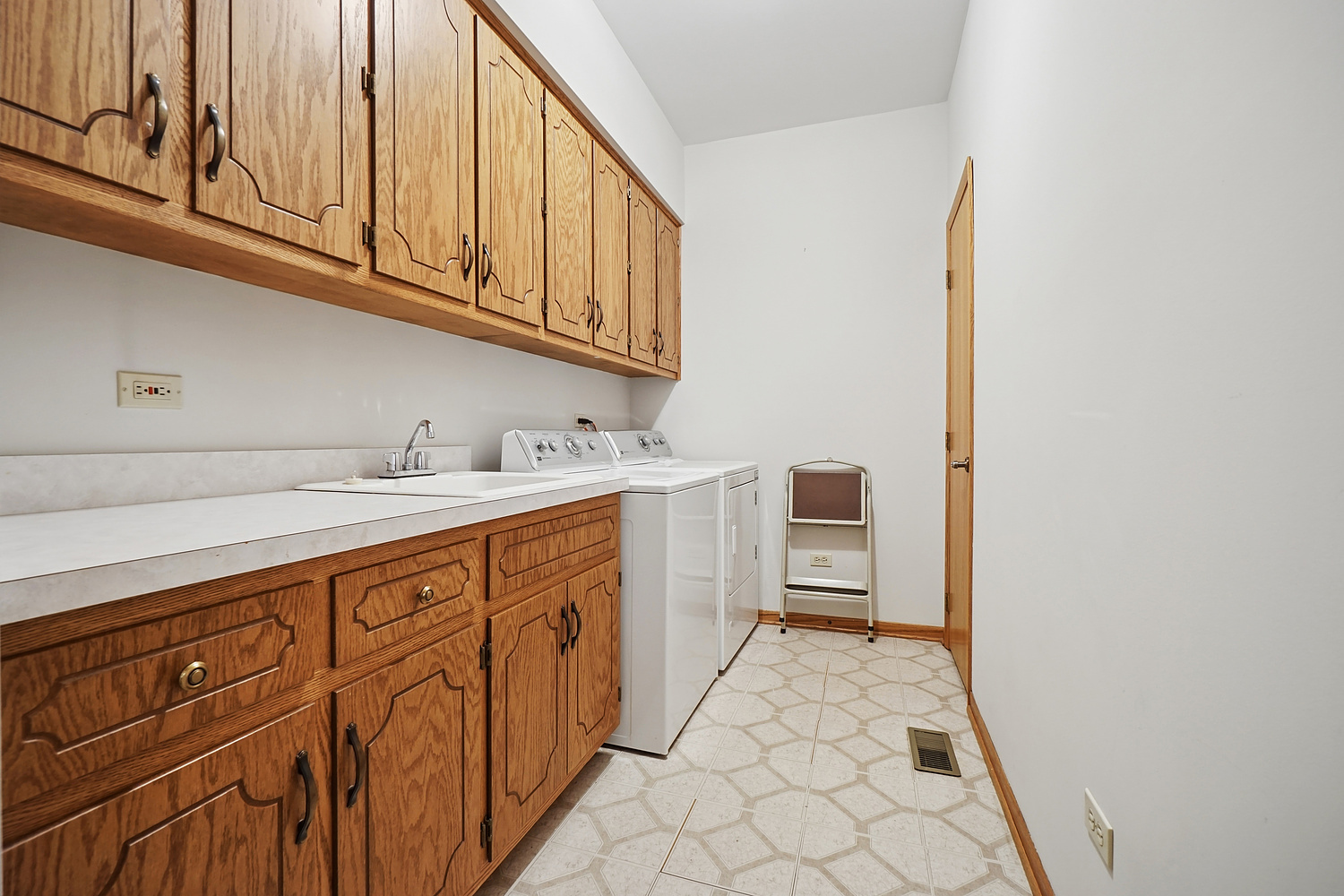 10814 Pamela Lane, Orland Park, IL 60467