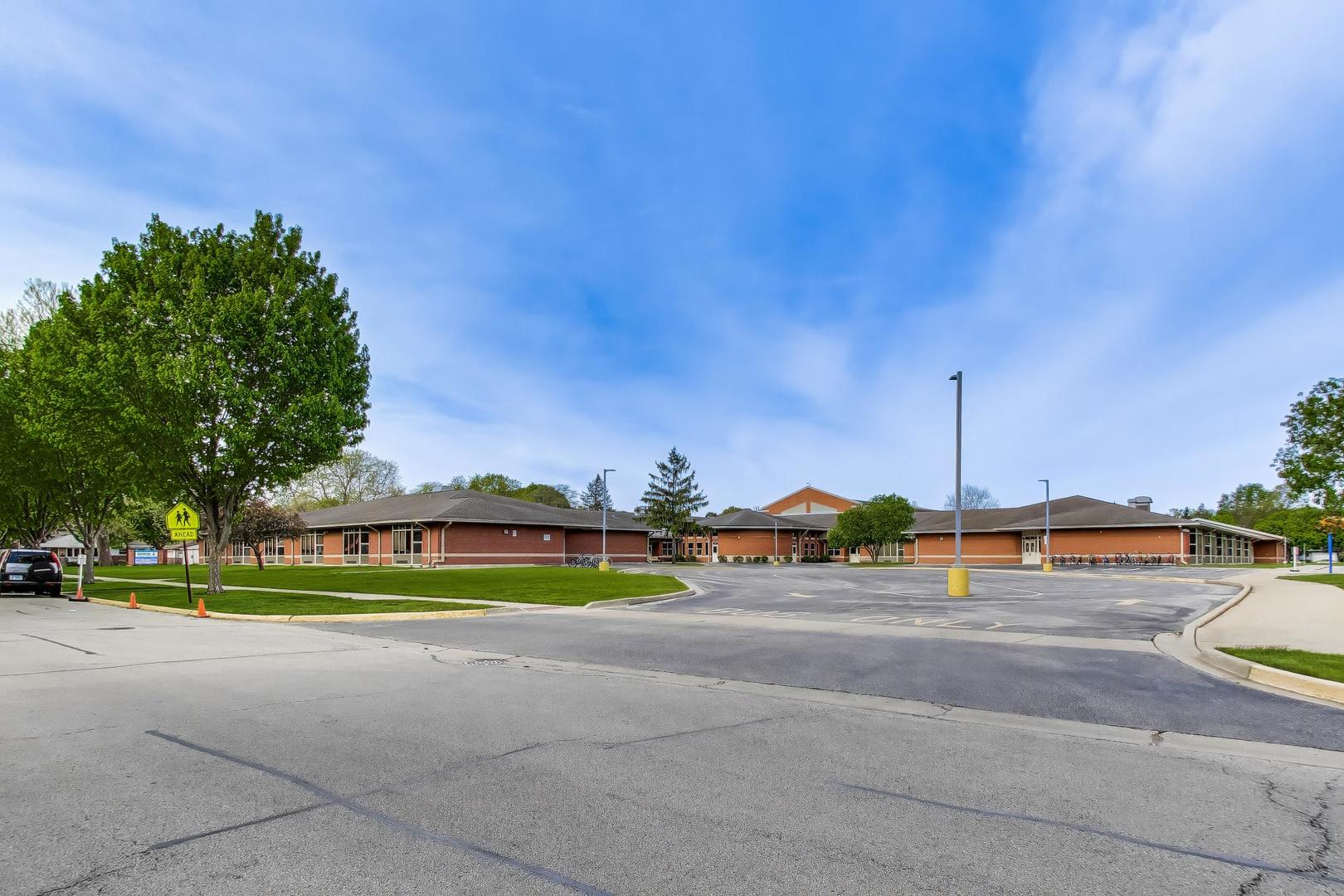 321 N Fairview Avenue, Mount Prospect, IL 60056
