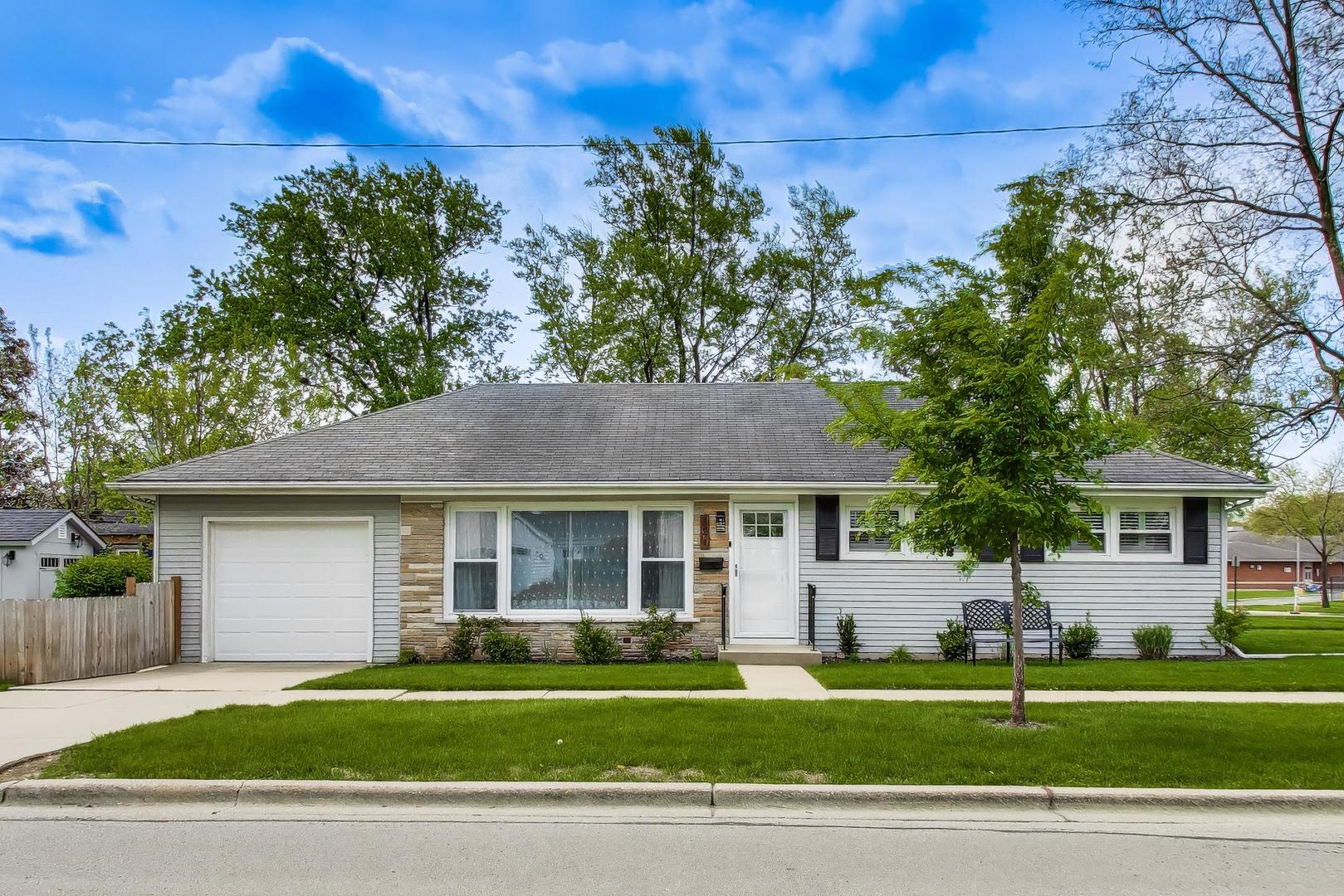 321 N Fairview Avenue, Mount Prospect, IL 60056