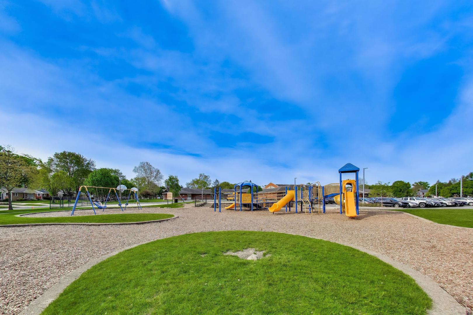 321 N Fairview Avenue, Mount Prospect, IL 60056