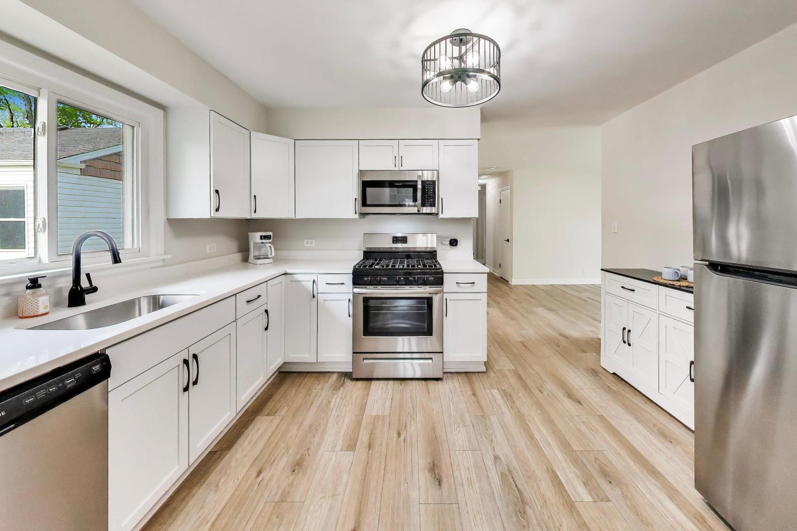 321 N Fairview Avenue, Mount Prospect, IL 60056
