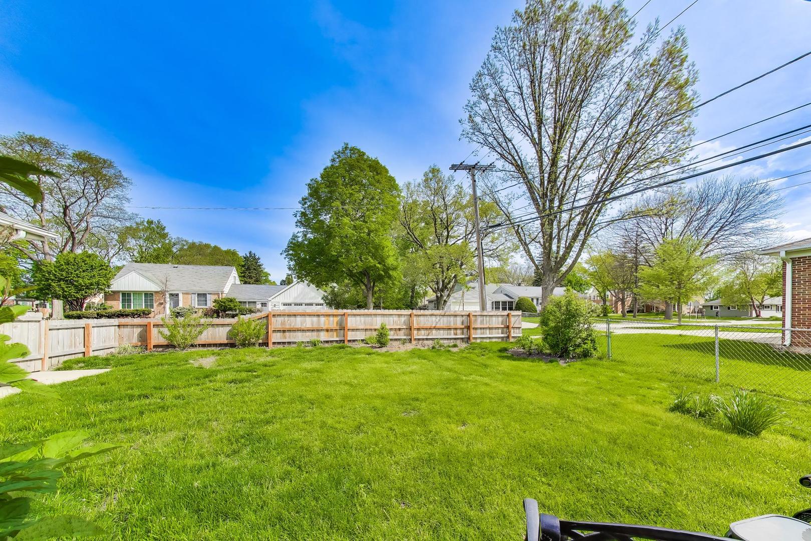 321 N Fairview Avenue, Mount Prospect, IL 60056