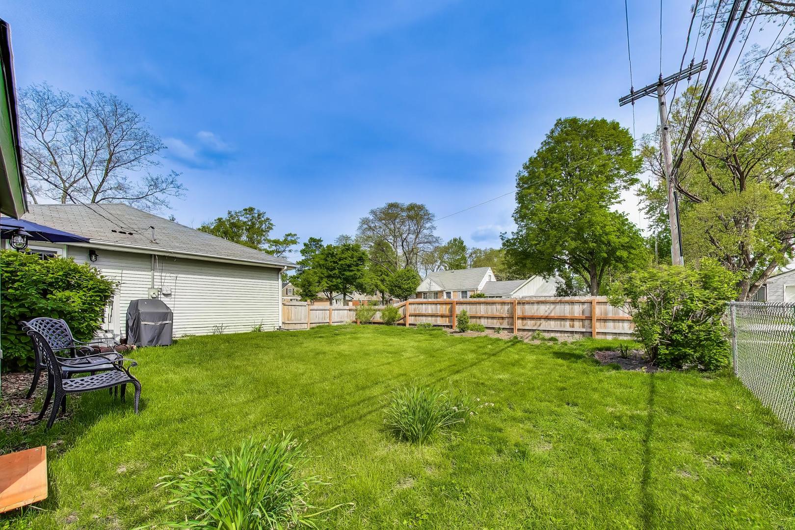 321 N Fairview Avenue, Mount Prospect, IL 60056