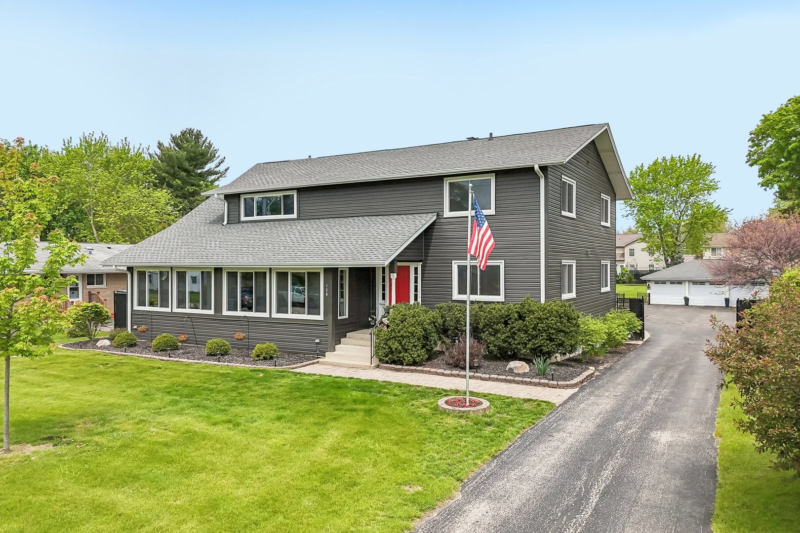 128 W Park Street, Mundelein, IL 60060