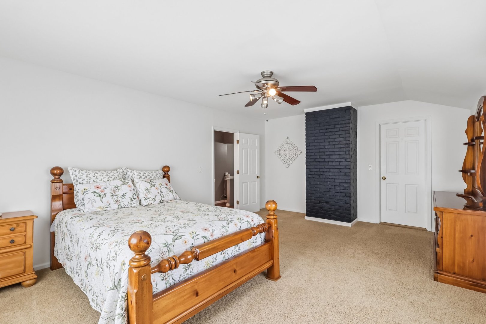 128 W Park Street, Mundelein, IL 60060