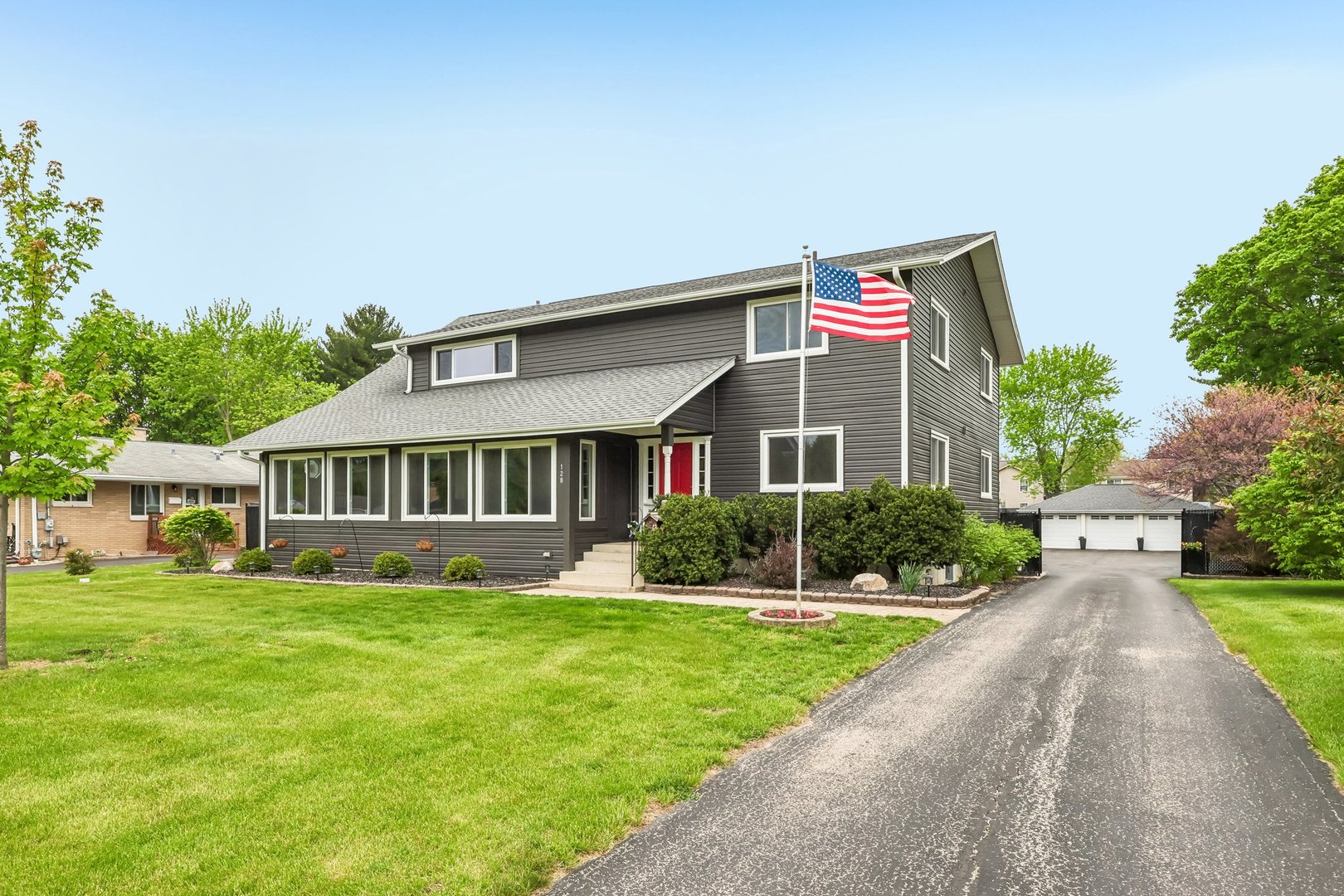 128 W Park Street, Mundelein, IL 60060