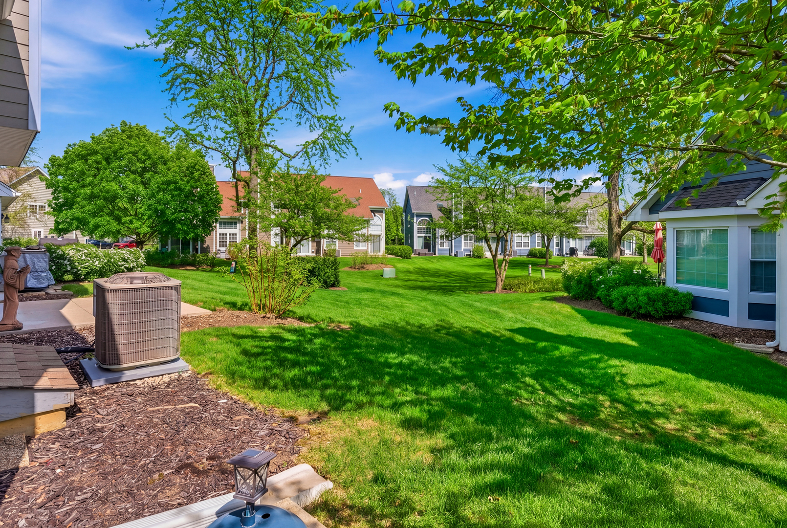 605 Kingsbridge Drive, Carol Stream, IL 60188