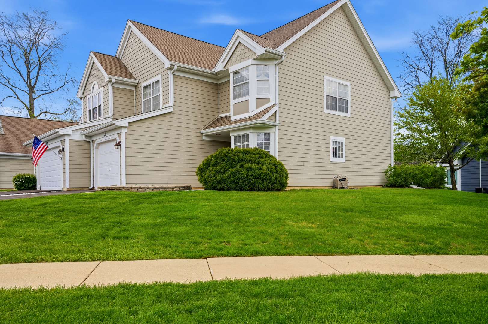 605 Kingsbridge Drive, Carol Stream, IL 60188