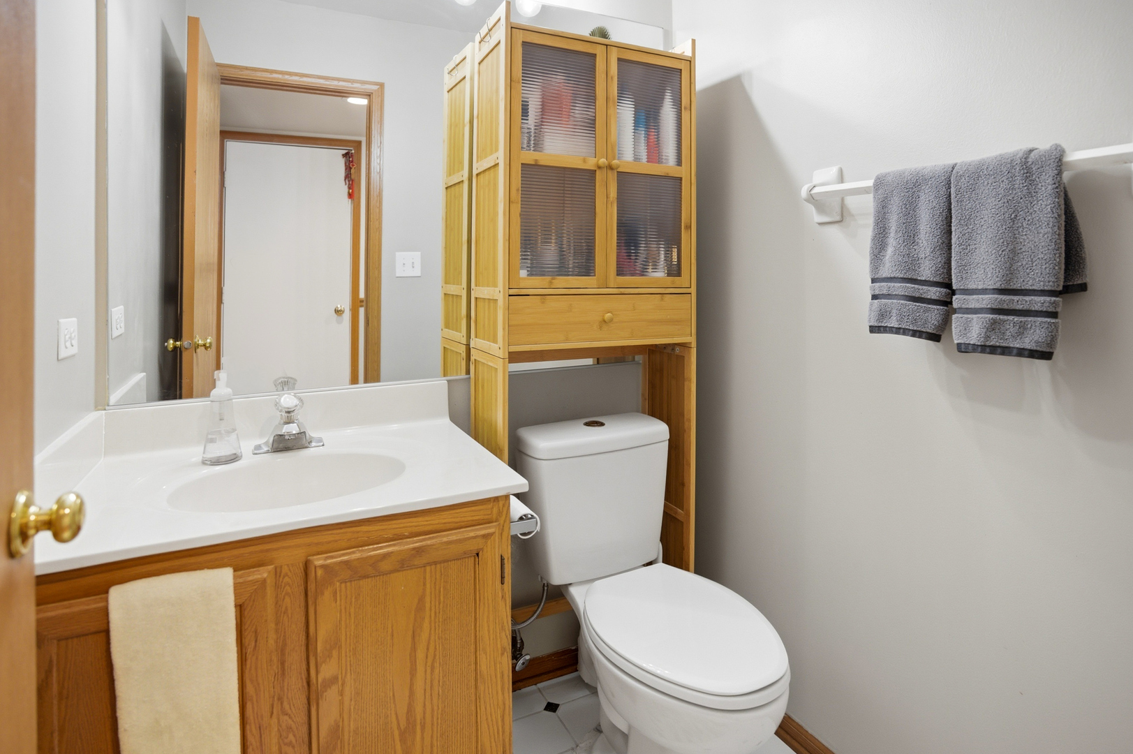 605 Kingsbridge Drive, Carol Stream, IL 60188