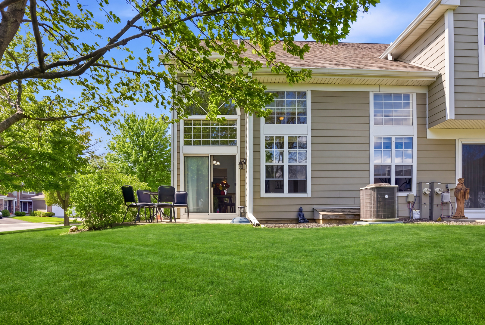 605 Kingsbridge Drive, Carol Stream, IL 60188
