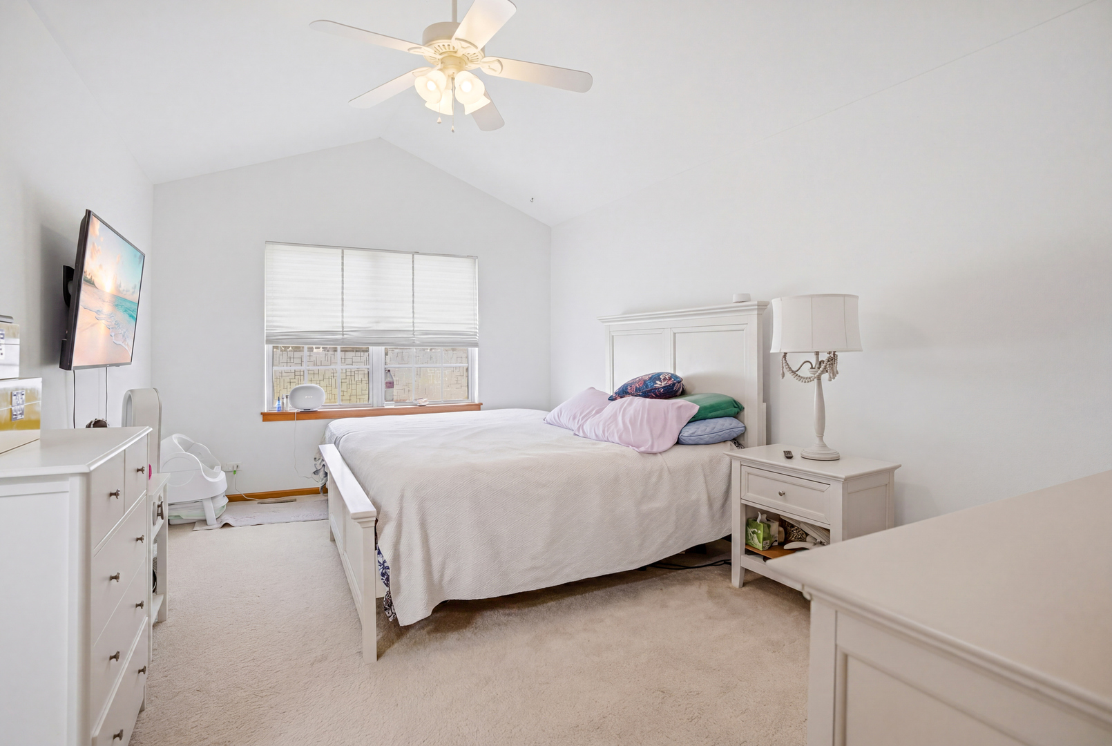 605 Kingsbridge Drive, Carol Stream, IL 60188