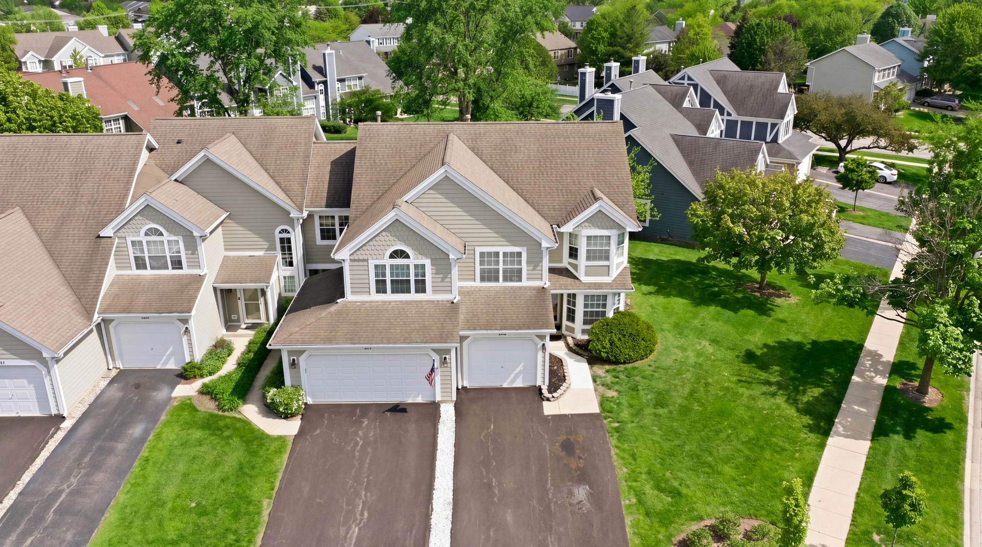 605 Kingsbridge Drive, Carol Stream, IL 60188