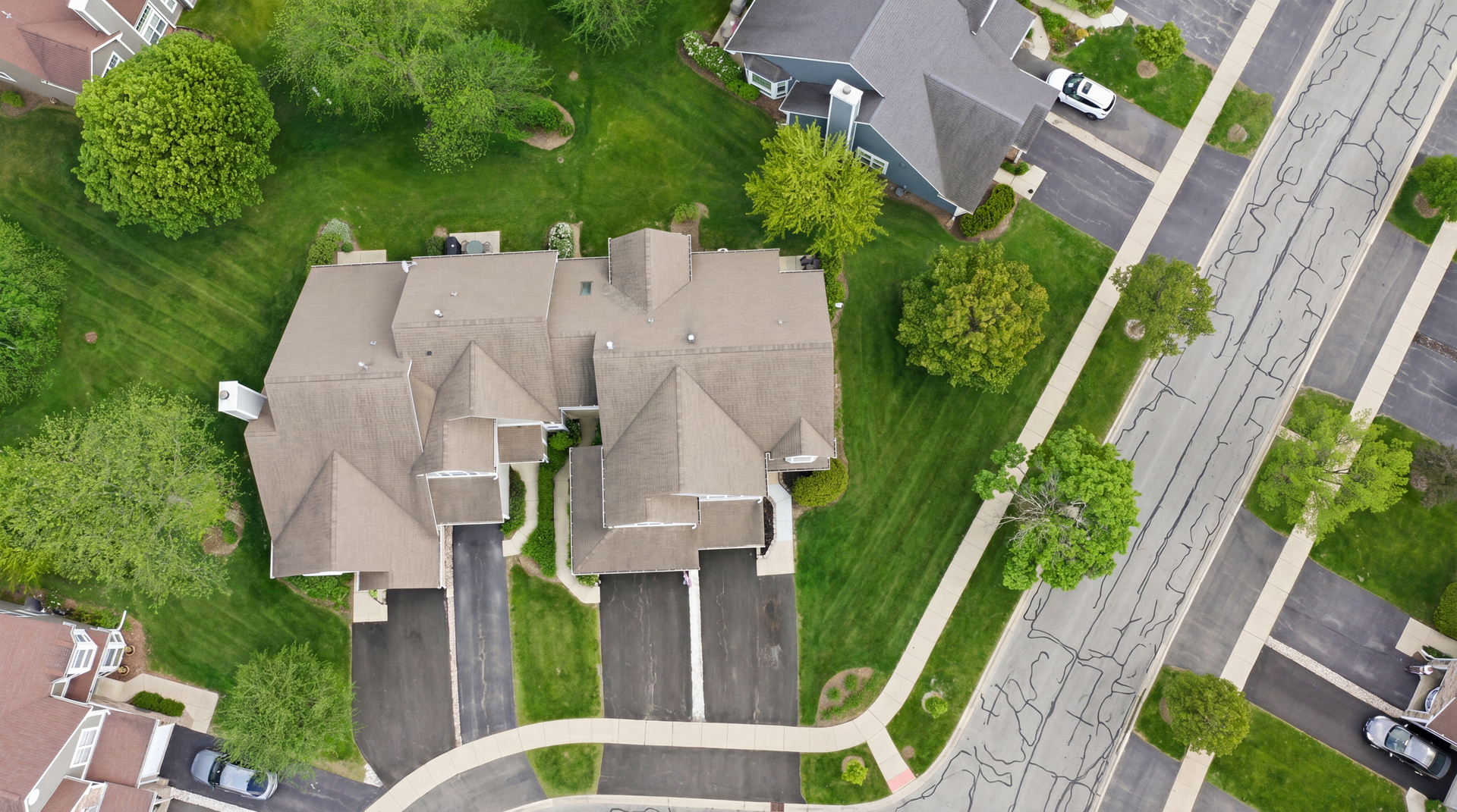 605 Kingsbridge Drive, Carol Stream, IL 60188