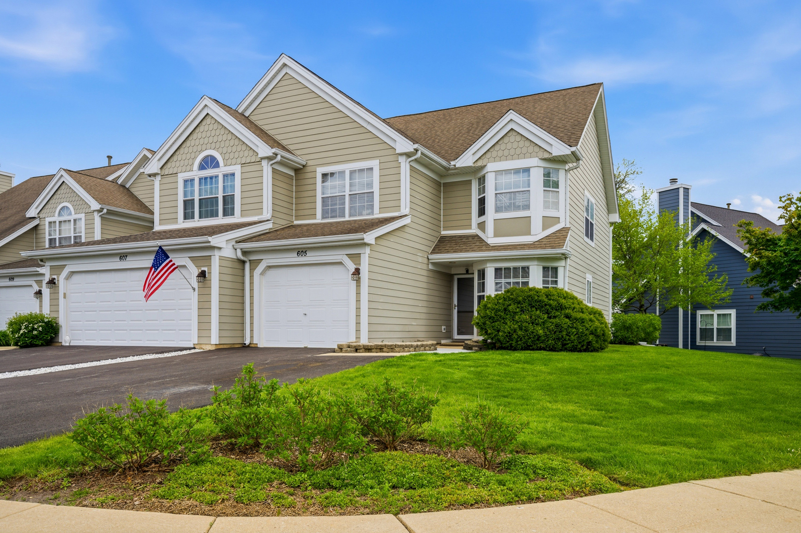 605 Kingsbridge Drive, Carol Stream, IL 60188