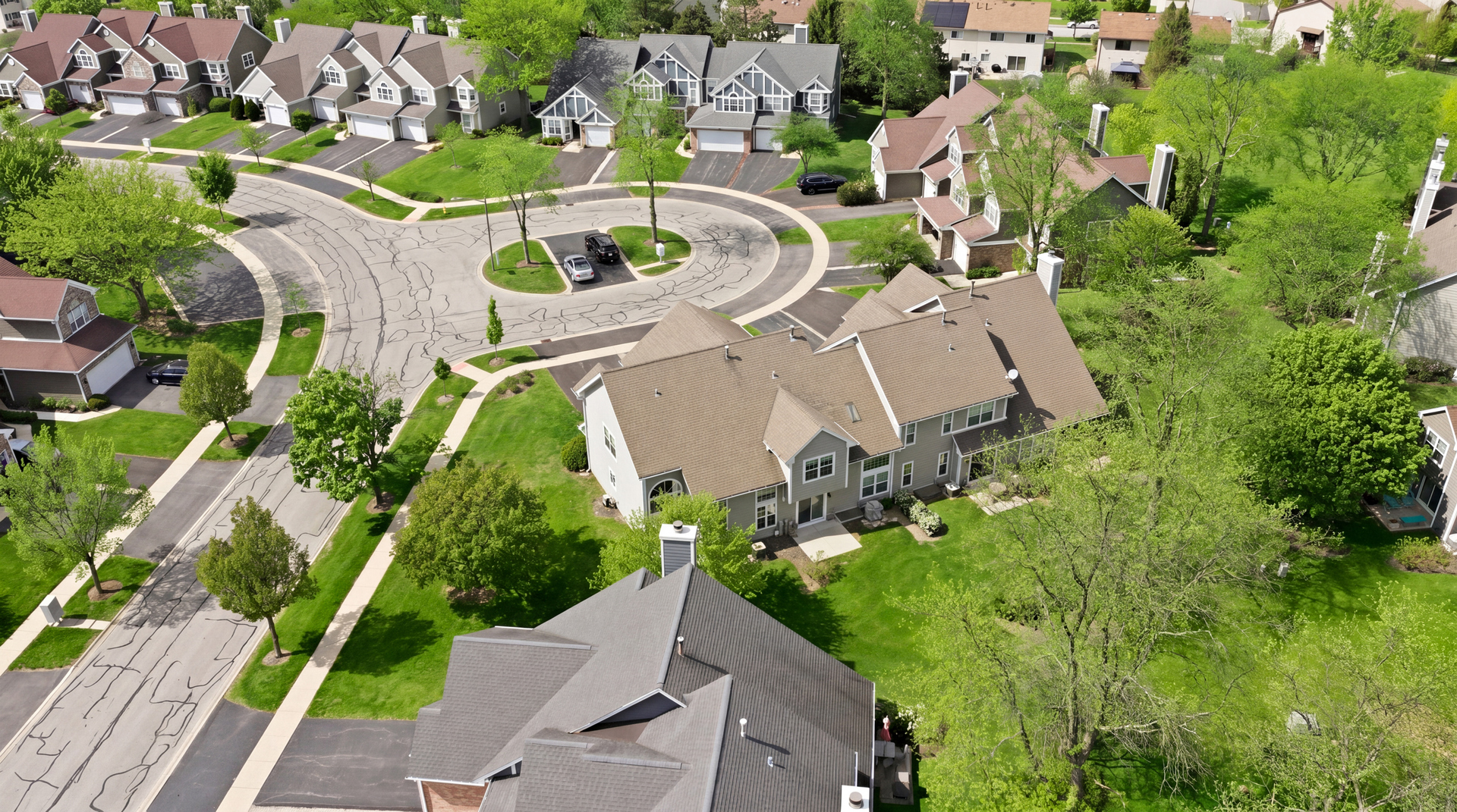 605 Kingsbridge Drive, Carol Stream, IL 60188