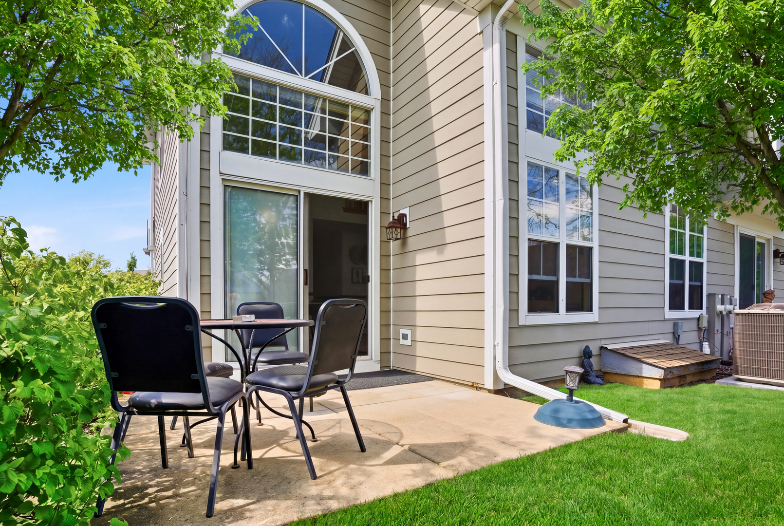 605 Kingsbridge Drive, Carol Stream, IL 60188